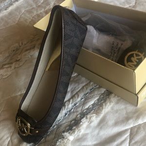 Michael Kors flats size 8 🥿